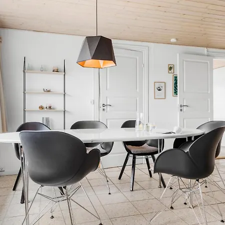 Lovely In Romo With Kitchen